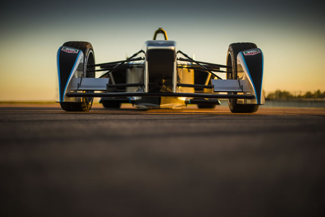 The SRT_01E completing its test debut at La Ferté Gaucher circuit driven by Lucas di Grassi using 25% of the available battery power Image source: http://www.fiaformulae.com